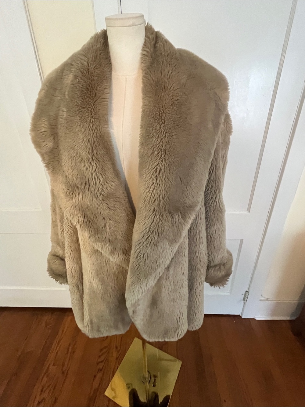 Vintage BYBLOS Italy Faux Fur Cocoon Statement Coat Beige Archival 80s 6057